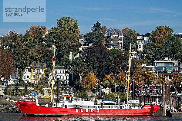 Feuerschiff Elbe 3 im Museumshafen Övelgönne am Elbufer in Hamburg  Deutschland  Europa