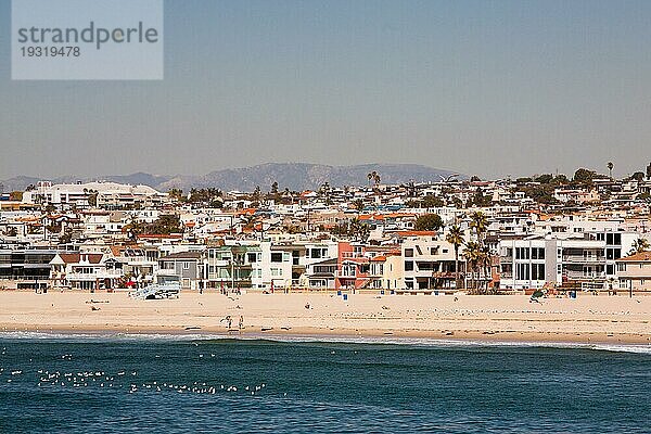 Hermosa Beach an einem warmen sonnigen Tag in Los Angeles  Kalifornien  USA  Nordamerika