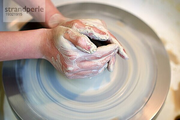 Handgefertigte Töpferei Keramik von Frauen gemacht