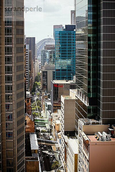 Sydney  Australien  6. März Blick auf die Pitt Street in Richtung des Einkaufszentrums in Sydney CBD am 6. März 2017  Ozeanien
