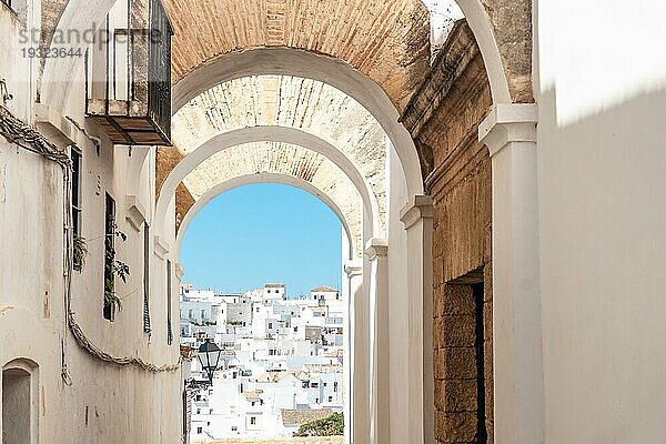 Schöne Bögen und weiße Häuser in Vejer de la Frontera  Cádiz. Andalusien