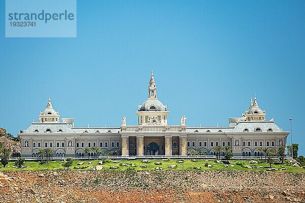 Ein Gebäude  das auf der Insel Hon Tre für Vinpearl in Nha Trang  Vietnam  gebaut wurde  Asien