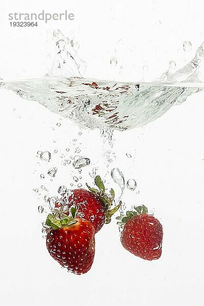 Vorderansicht Erdbeeren Wasser