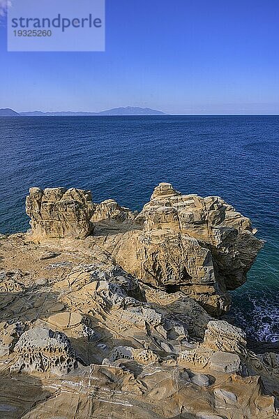 Bizarre Felsformationen in der Buca delle Fate  Populonia  Piombino  Provinz Livorno  Italien  Europa