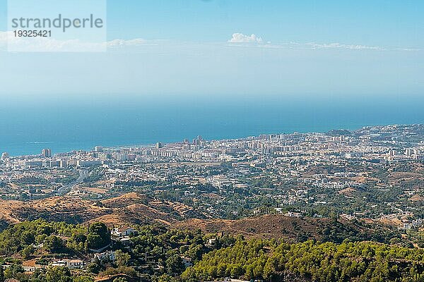 Blick vom Aussichtspunkt der Gemeinde Mijas in Málaga. Andalusien