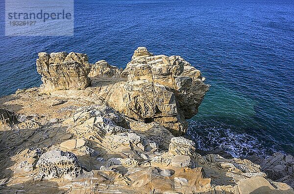 Bizarre Felsformationen in der Buca delle Fate  Populonia  Piombino  Provinz Livorno  Italien  Europa