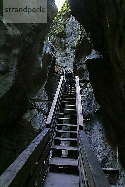 Die Seisenbergklamm  St.Martin bei Lofer  Stege  Holz  Wildwasser  Schluchten  Felsen  Treppen