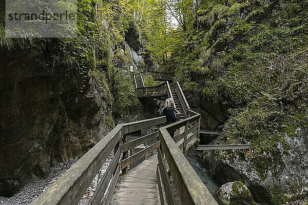 Die Seisenbergklamm  St.Martin bei Lofer  Stege  Holz  Wildwasser  Schluchten  Felsen  Treppen