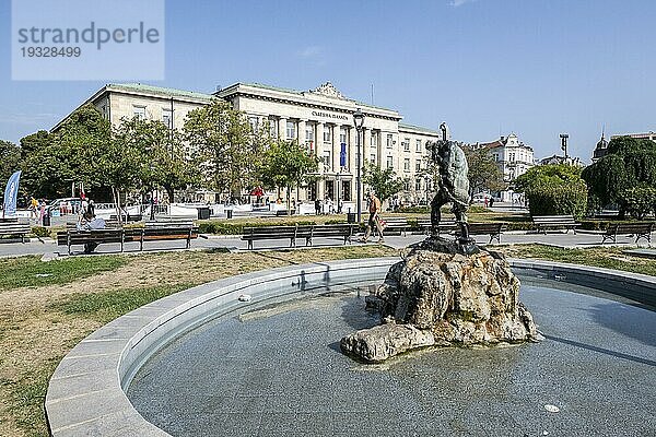 Platz der Freiheit mit dem Palast der Justiz  Rousse  Bulgarien  Europa