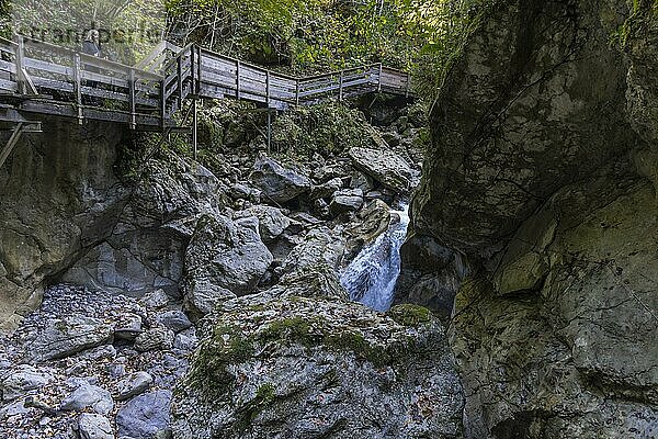 Die Seisenbergklamm  St.Martin bei Lofer  Stege  Holz  Wildwasser  Schluchten  Felsen  Treppen