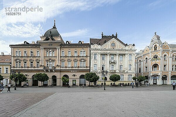 Häuserfassaden am Hauptplatz  Novi Sad  Serbien  Europa