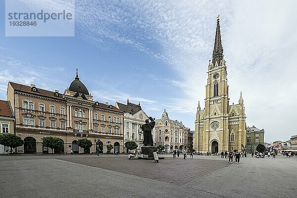 Hauptplatz mit Marienkirche  Novi Sad  Serbien  Europa