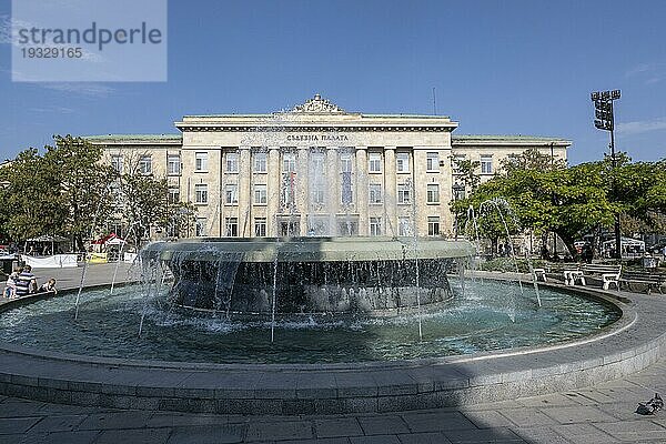 Platz der Freiheit mit dem Palast der Justiz  Rousse  Bulgarien  Europa