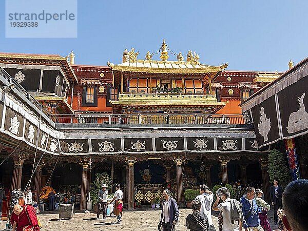 Jokhang-Tempel  tibetischer Pilgerort  Lhasa  Tibet  China  Asien