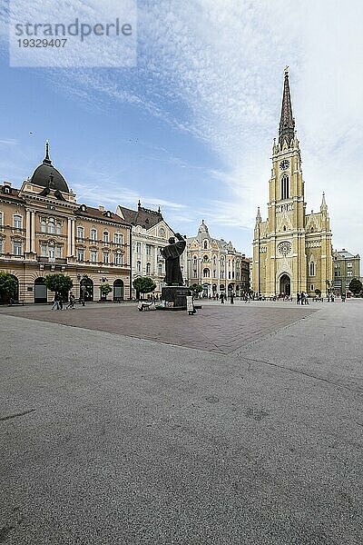 Hauptplatz mit Marienkirche  Novi Sad  Serbien  Europa