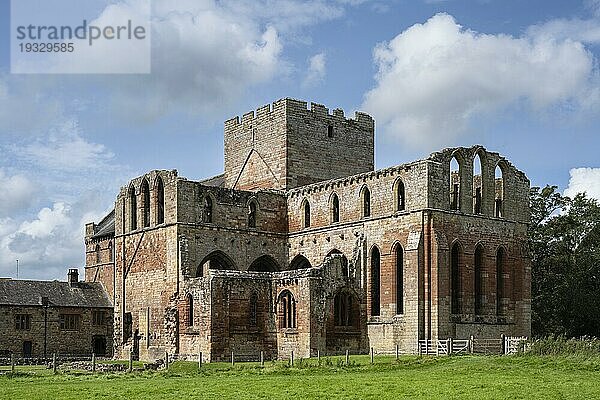 Die Lanercost Priory  Kirchenruine und ehemaliges Kloster  von Südosten gesehen  Grafschaft Cumbria  England  Großbritannien  Europa