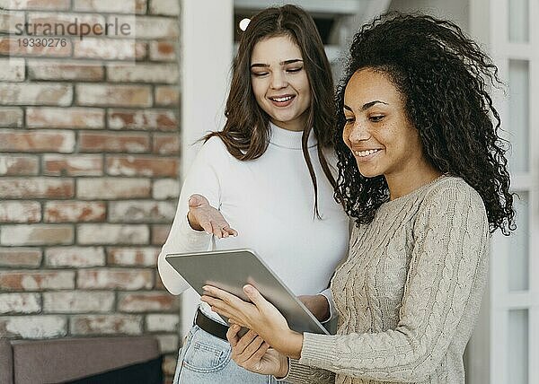 Geschäftsfrauen mit Tablet