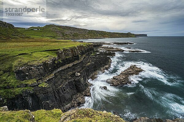 Felsige Küste bei Brother's Point  Isle of Skye  Innere Hebriden  Schottland  Großbritannien  Europa