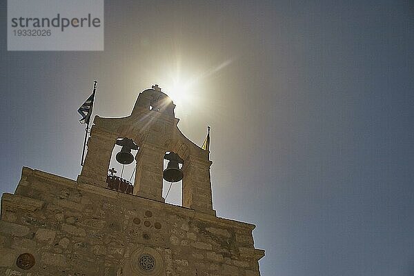 Gegenlicht  Sohne hinter Glockenturm  Kirche  Assomatos  Orthodoxes Kloster  Amari-Becken  Zentralkreta  Provinz Rethimnon  Kreta  Griechenland  Europa