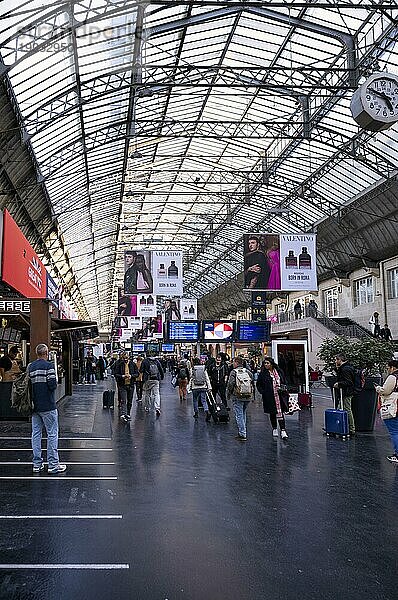Bahnhofshalle Gare de l'Est  Bahnhof Ost  Paris  Frankreich  Europa