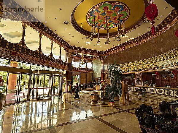 Luxuriöse Hotellobby  Dujinimi Hotel  Shangri-la  Yunnan  China  Asien