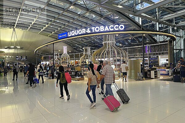 Duty Free Shop für alkoholische Getränke im Sicherheitsbereich  Flughafen Bangkok-Suvarnabhumi  Bangkok  Thailand  Asien