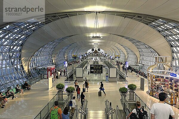 Flugsteig E im Sicherheitsbereich  Flughafen Bangkok-Suvarnabhumi  Bangkok  Thailand  Asien