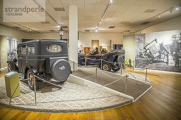 Historische Fahrzeuge im Volvo Museum  Göteburg  Schweden  Europa