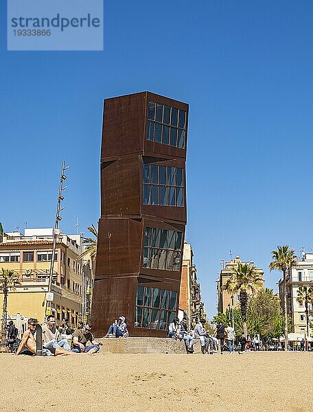 Homenatge a la Barceloneta  oder L'Estel Ferit  Skulptur von Rebecca Horn  Platja de Sant Sebastia Beach  Barcelona  Spanien  Europa