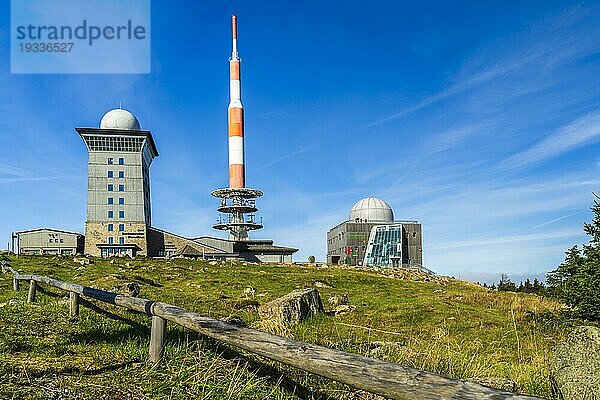 Gipfel des Brockens mit Radarstation  Mittelgebirge Harz  Sachsen Anhalt  Deutschland  Europa