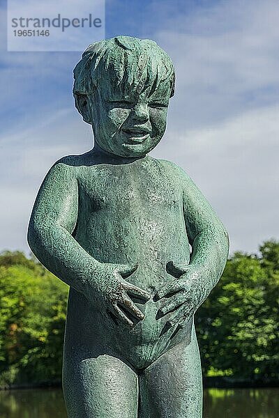 Knaben- Skulptur von Gustav Vigeland  lustig  klein  Junge  Kindheit  Frogner Park  Oslo  Norwegen  Europa