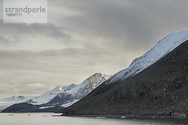 Berge  Hornsund  Spitzbergen  Svalbard  Norwegen  Europa