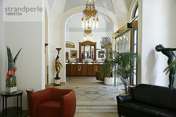 Lobby des 5-Sterne-Hotels Paris  Prag  Tschechische Republik.