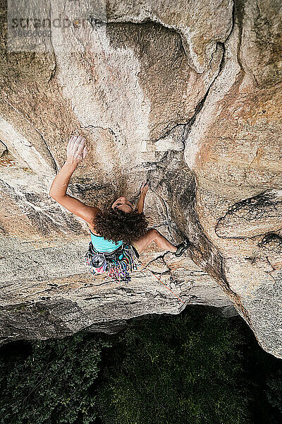 Amanda Milhet – LOTG – Gunks Climbing