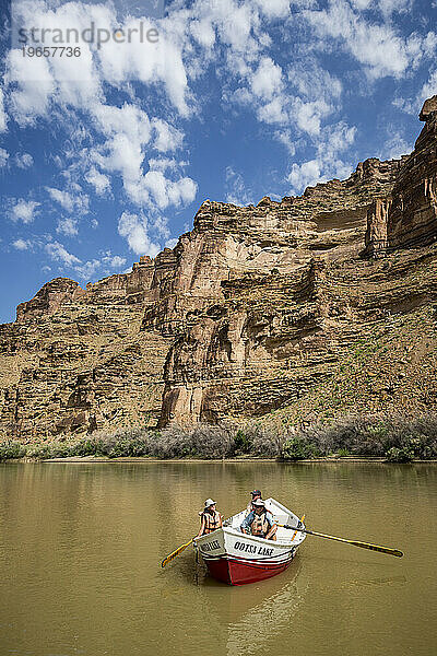 Menschen im Ruderboot  Green River  Utah  USA