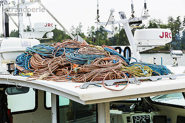 Seil auf einem Hummerboot im Potts Harbor Lobster in Harpswell  Maine.