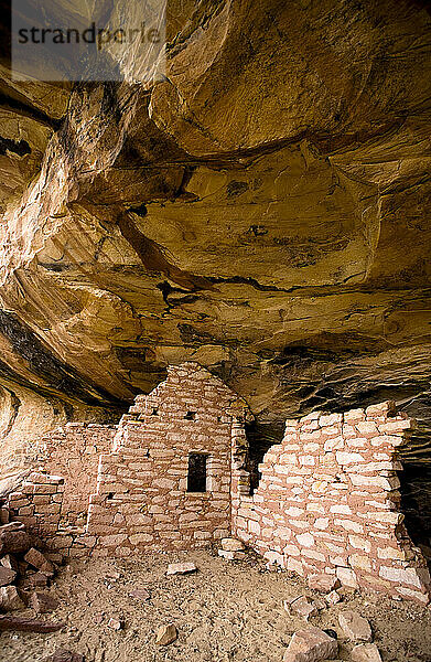 Indianerruinen auf dem Comb Ridge im Big Cave- oder „Fish Mouth Cave“-Gebiet in Utah.