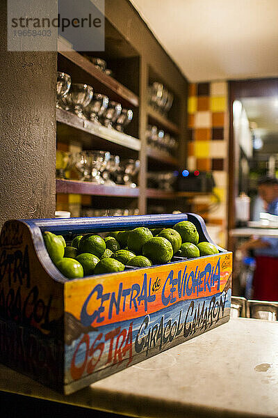 Ein Restaurant in Bogotá  Kolumbien  namens Central de Cevicheria  verwendet in seinen Gerichten viele Limetten.