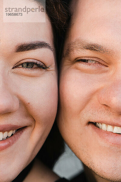 Nahaufnahmeporträt zweier glücklicher Gesichter eines verliebten Paares  Makro
