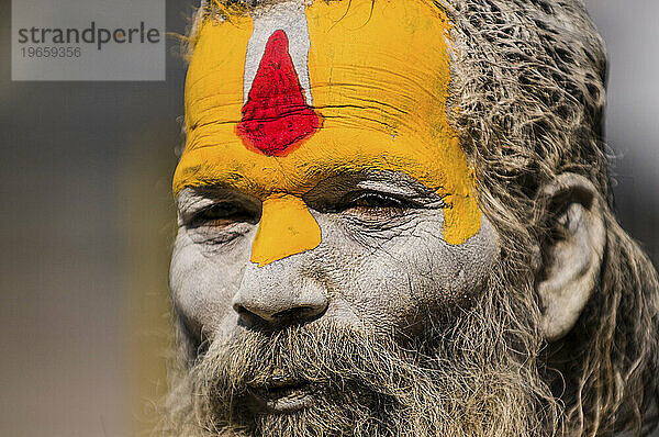 Ein shaivitischer Sadhu oder hinduistischer Asket im Pashupatinath-Tempel in Kathmandu  Nepal