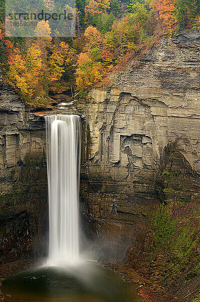 Taughannock Falls im Herbst  Taughannock Falls State Park