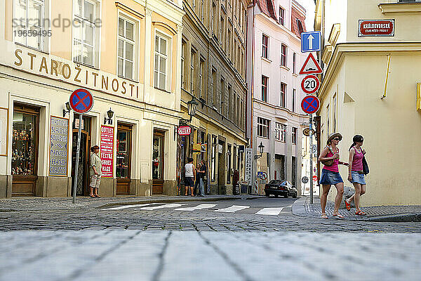 Straßenszene in Stare Mesto  Prag  Tschechische Republik.