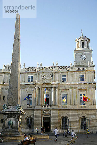 Place de Republic  Hotel de Ville  Arles  Provence  Frankreich.