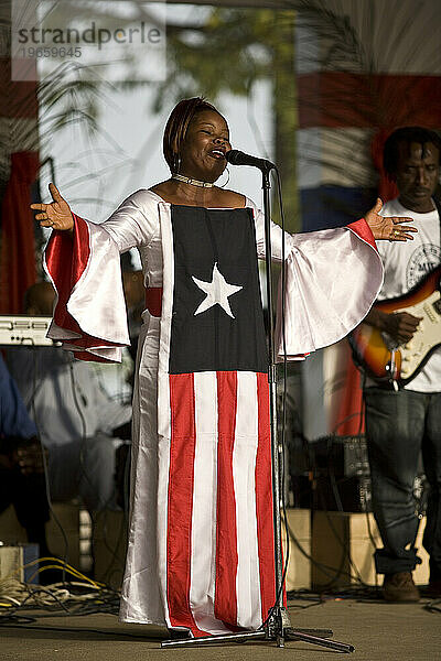 Feierlichkeiten für das erste Jahr des liberianischen Präsidenten