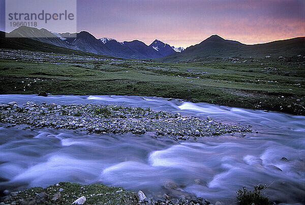 Gletscherfluss  Altai Tavan Bogd Nationalpark  Mongolei