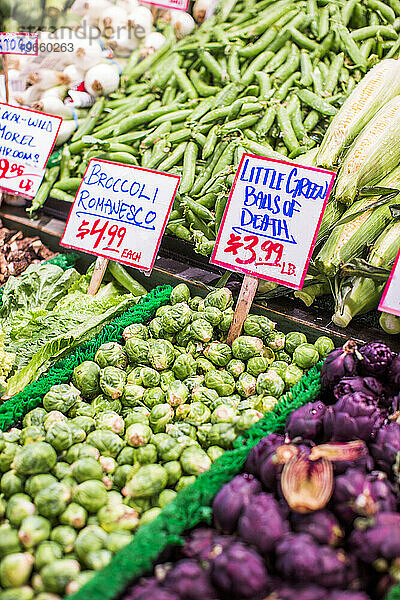 Bunte und frische Produkte auf dem Pike Place Market in Seattle  WA.