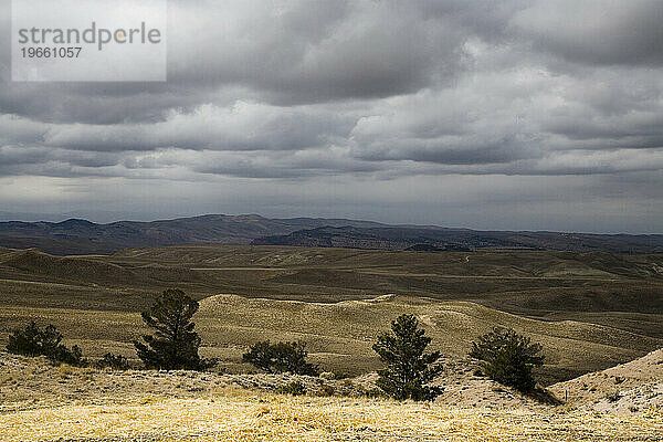 Ein Blick auf Wolken  die sich über dem Wind River Indianerreservat in Wyoming bilden.