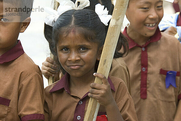 Kinder protestieren in Nepal.