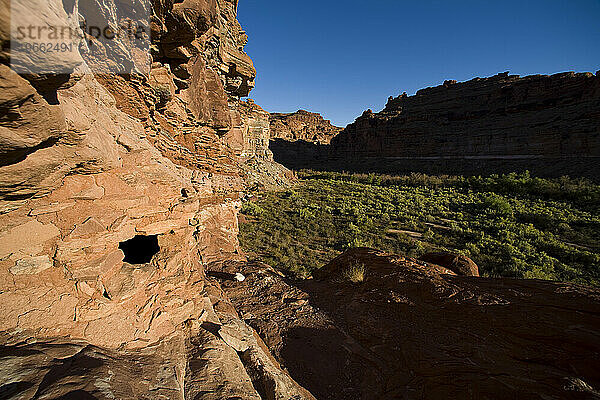 Indianerruinen  eingebaut in eine Canyonwand  Utah.