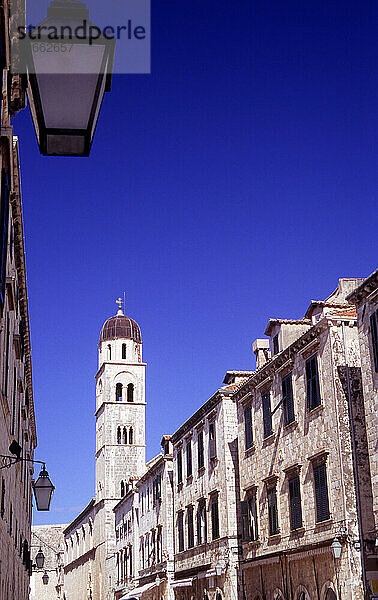 Kroatien. Altstadt von Dubrovnik. Der Stradun und das Franziskanerkloster.